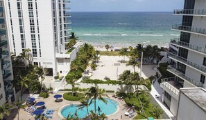 Pool - Clean and modern two-bedroom apartment on the beach in Hollywood Florida  (Hollywood)