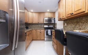 Private kitchen - Clean and modern two-bedroom apartment on the beach in Hollywood Florida  (Hollywood)