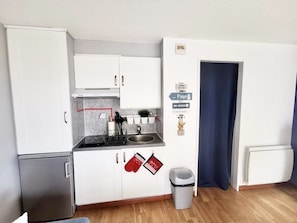 Fridge, microwave, stovetop, coffee/tea maker