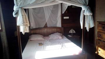 4 Schlafzimmer, Schreibtisch, Bügeleisen/Bügelbrett, WLAN