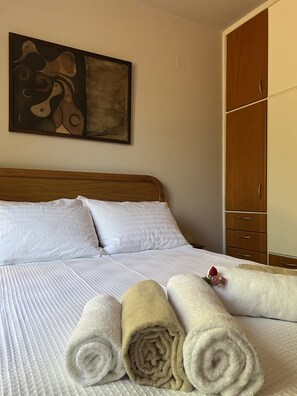 2 Schlafzimmer, Schreibtisch, Bügeleisen/Bügelbrett, kostenloses WLAN