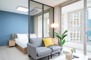 Televisión de pantalla plana, piso con calefacción