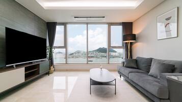 2 bedrooms, premium bedding, memory foam beds, in-room safe