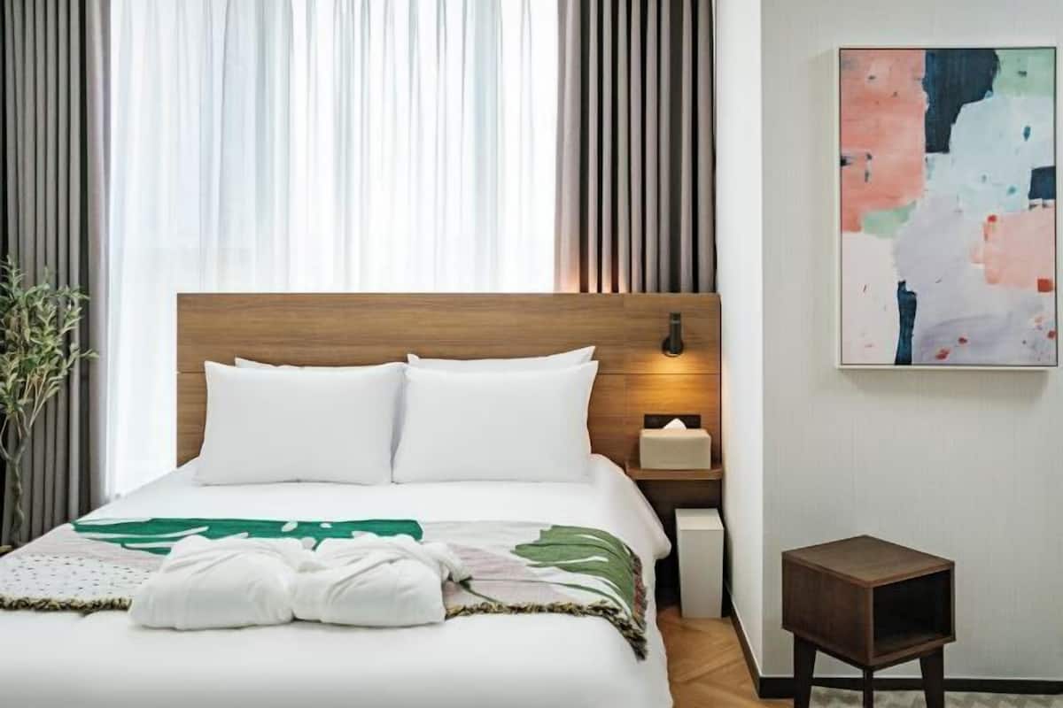 2 bedrooms, premium bedding, memory foam beds, in-room safe