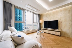 Premium bedding, memory-foam beds, in-room safe, individually decorated - Le collective Busan station (Busan)