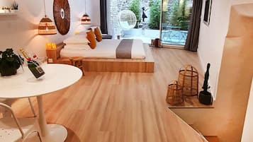 Suite Romantique, 1 très grand lit, bain à remous | Literie de qualité supérieure, mini-bar avec articles gratuits