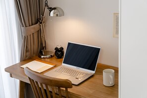 Business Studio | Busa memori, langsir/tirai gelap terus, kalis bunyi 