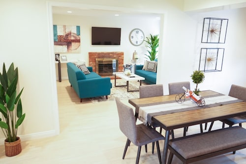 ENTIRE House!~3min to Old Town LaVerne!