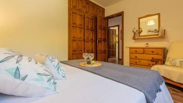 2 slaapkamers, een strijkplank/strijkijzer, wifi