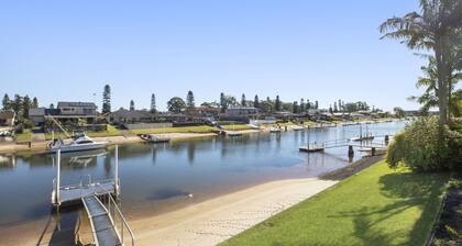 HOLIDAY SPECIAL! Fantastic Holiday Home on the Canals