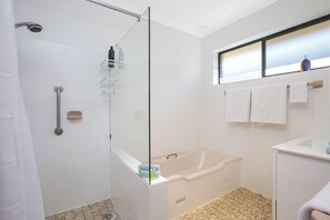 Douche, serviettes fournies