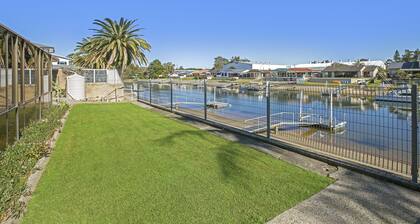 HOLIDAY SPECIAL! Fantastic Holiday Home on the Canals