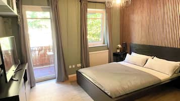 2 Schlafzimmer, Schreibtisch, BĂŒgeleisen/BĂŒgelbrett, kostenloses WLAN