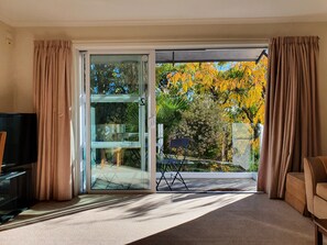 Smart TV - Kimberley House - 6-bedroom home in a fantastic Nelson waterfront location. (Nelson)