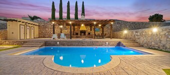 Cimarron Oasis. Can Heat Pool. Movie Theater