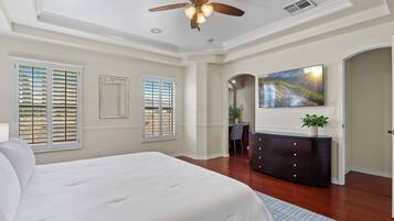 4 bedrooms, desk, iron/ironing board, free WiFi