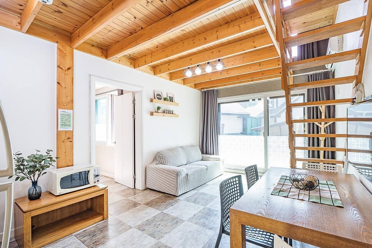 Basic Room, 2 Bedrooms (chokollis 3(Dokchae)) | Exterior