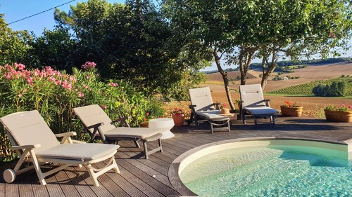 FAMILY HOME. INFINITY POOL. EXCEPTIONAL VIEW