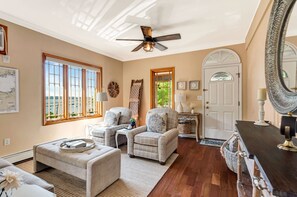 Smart TV, fireplace, ping pong, computer monitors