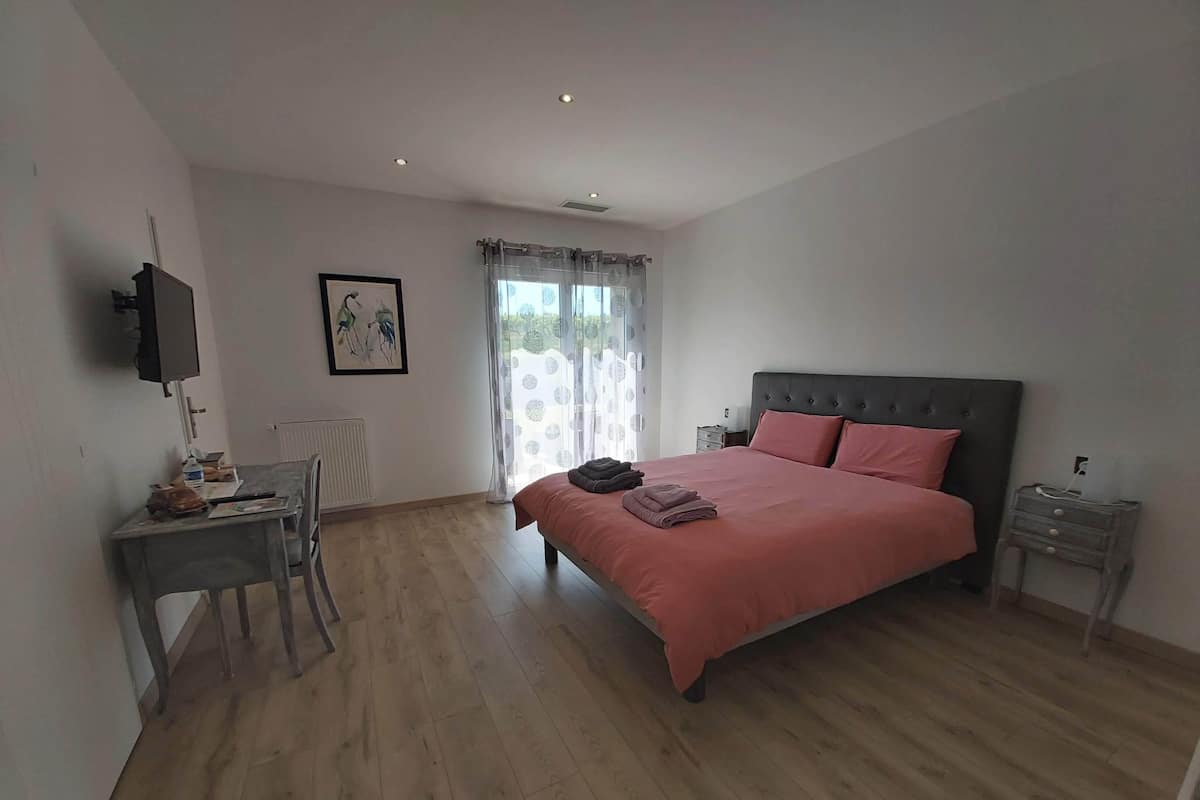 Ropa de cama de alta calidad, camas con efecto memoria y wifi gratis