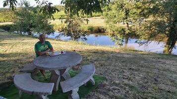 Grill-/Picknickplatz