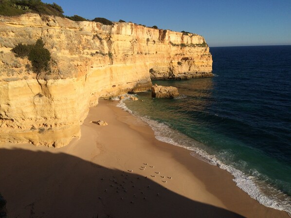 Plage à proximité, chaises longues