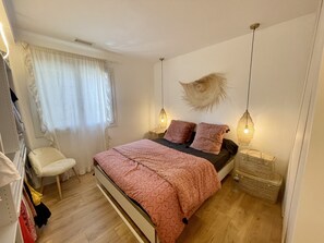2 Schlafzimmer, Schreibtisch, Bügeleisen/Bügelbrett, kostenloses WLAN