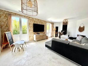 Smart TV, fireplace, books, printers
