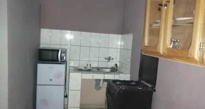 Grande Chambre Américaine Meublée à Alibandeng-libreville