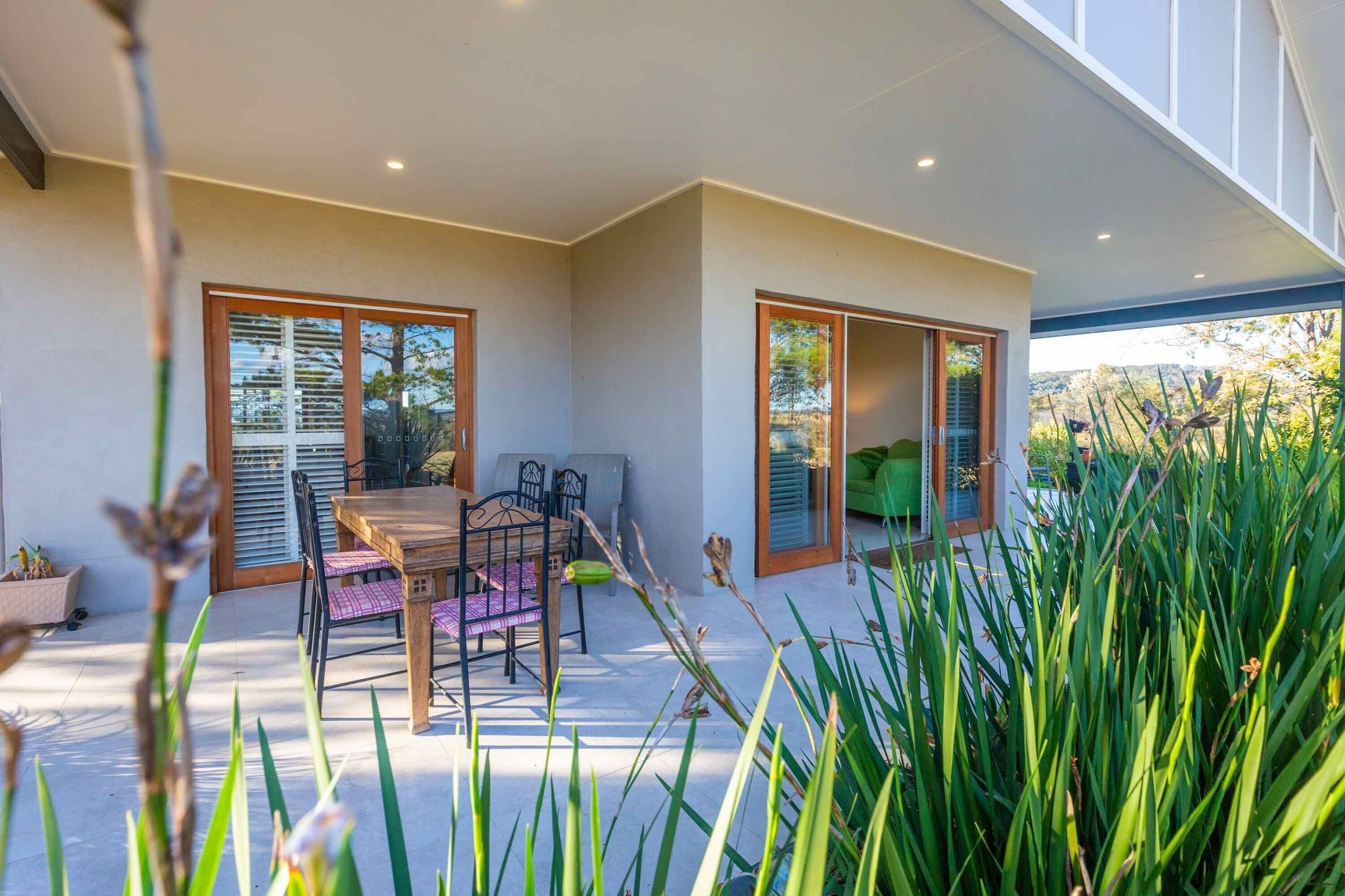 Sovereign Hill Country Villa - Stylish villa with scenic valley views — image 9
