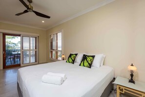 2 bedrooms, iron/ironing board, Internet, bed sheets