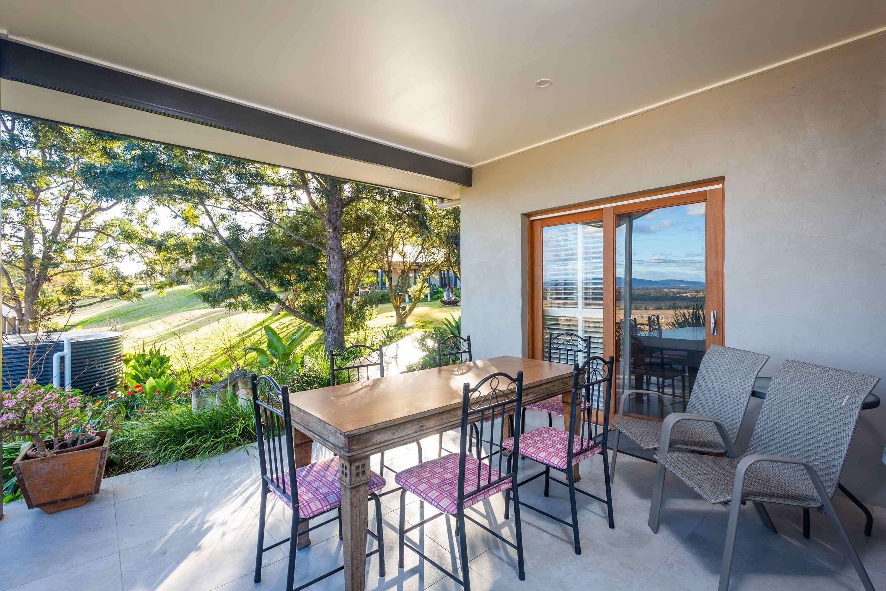 Sovereign Hill Country Villa - Stylish villa with scenic valley views — image 10