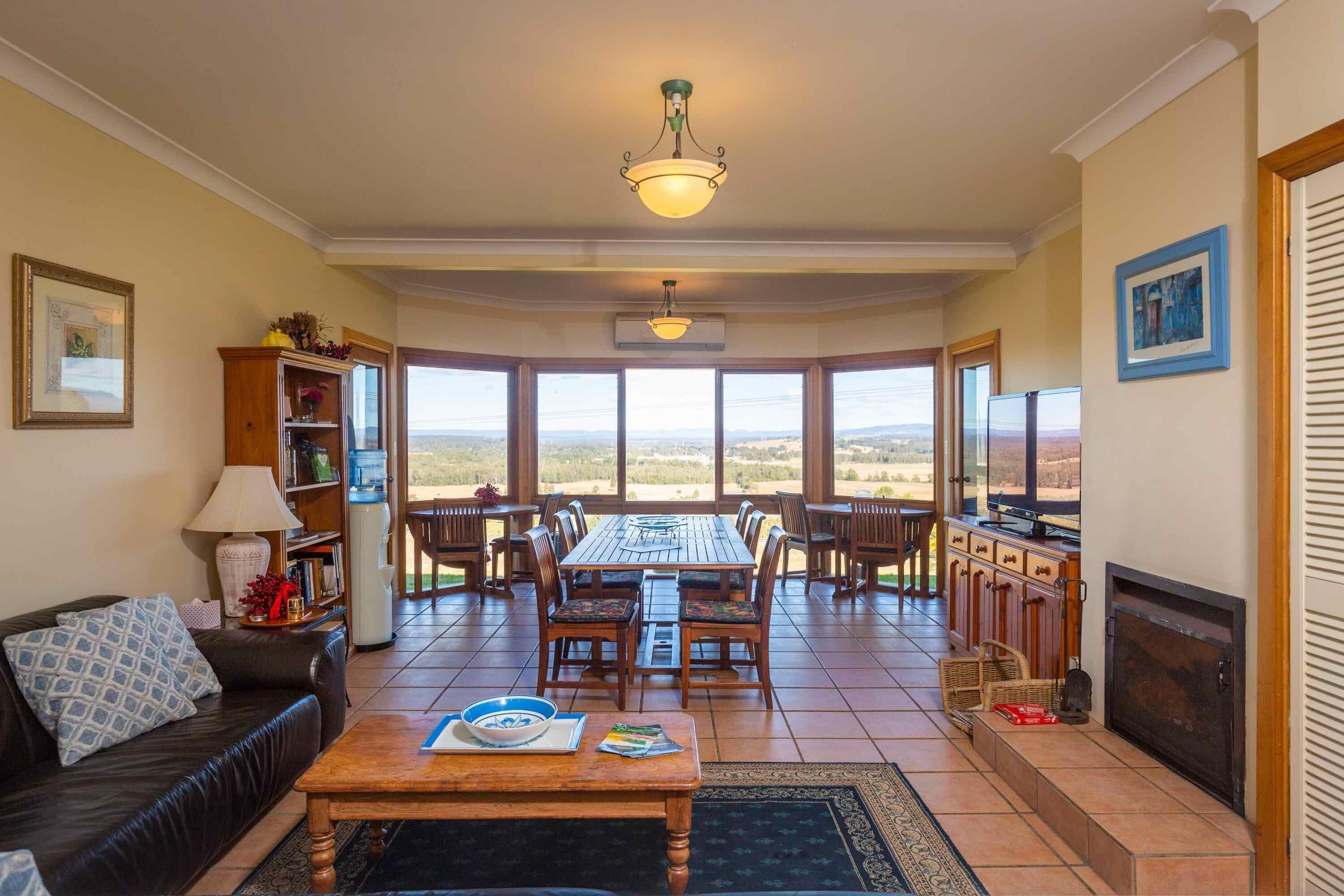 Sovereign Hill Country Estate - Group accommodation on scenic estate — image 12