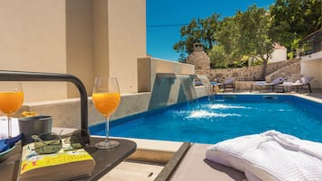 Seasonal outdoor pool