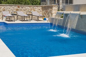 Piscine extérieure (ouverte en saison)