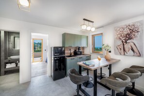 Family Apartment, 3 Bedrooms, Sea View | Private kitchen | Fridge, microwave, stovetop, dishwasher
