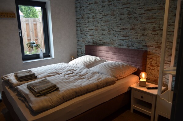 3 bedrooms, free WiFi, bed sheets, wheelchair access