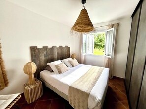 3 bedrooms, iron/ironing board, WiFi, bed sheets - Charming villa with swimming pool - 10 min from Calvi. (MONTEGROSSO)