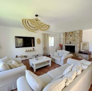 TV connectée, cheminée