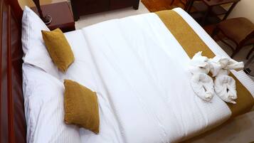 Iron/ironing board, free WiFi, bed sheets