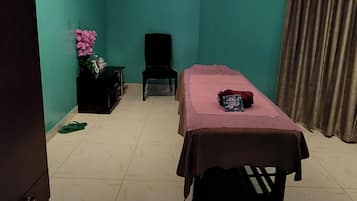 Steam room, hot springs/mineral springs, body treatments, aromatherapy