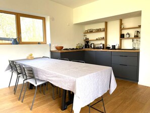Dining - Modern Wooden Villa with WiFi, Garden, and Terrace near Trestraou Beach (Perros-Guirec)
