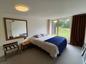 3 bedrooms, free WiFi - Modern Wooden Villa with WiFi, Garden, and Terrace near Trestraou Beach (Perros-Guirec)