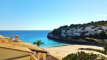 Plage, chaises longues