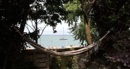 Cosy Cottage by the Sea (1x BIG Master Double Bedroom)