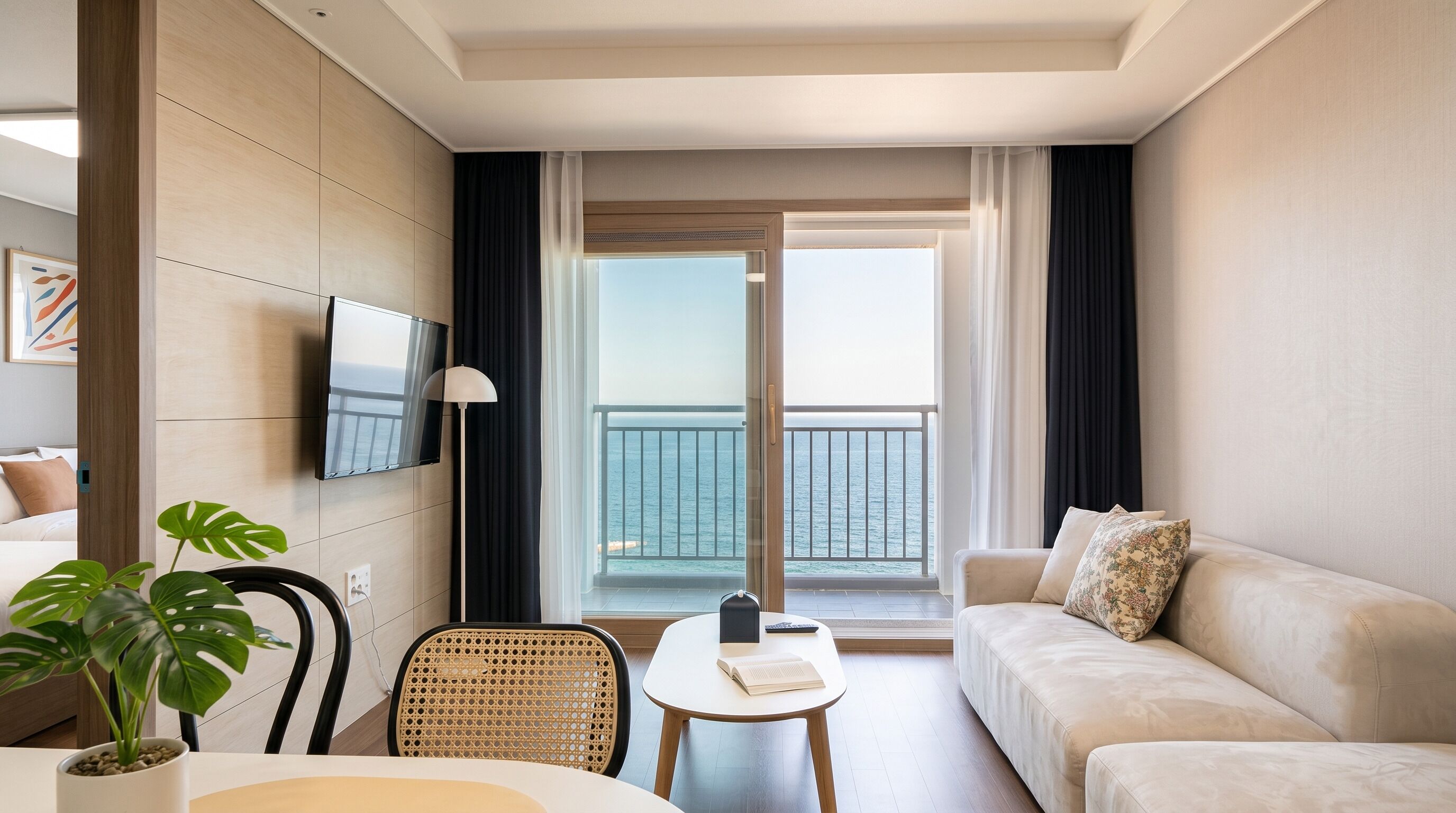 Family Room, 2 Bedrooms, Sea View | Peralatan tempat tidur premium, busa memori, langsir/tirai gelap terus 