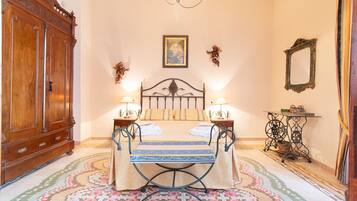 3 bedrooms, iron/ironing board, bed sheets