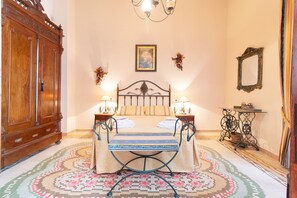 3 slaapkamers, een strijkplank/strijkijzer, beddengoed