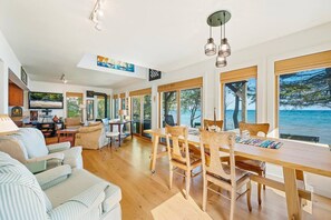 Dining - A Charming Door County Cottage (Sturgeon Bay)