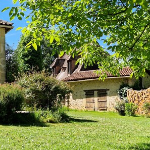 Exterior - Nature and peace, in the heart of the Périgord... (Cendrieux)
